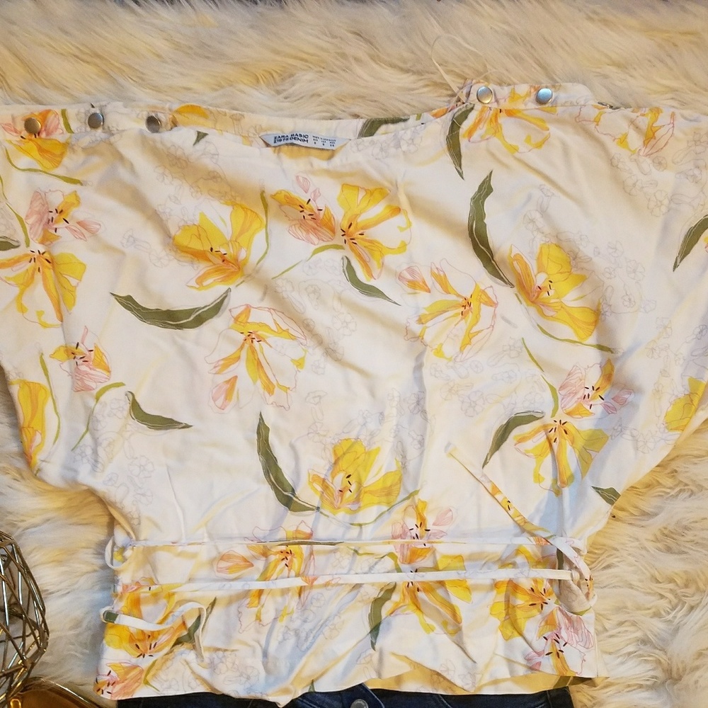👚Zara Floral Top👚